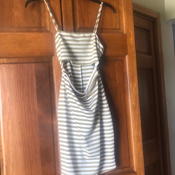 Windsor striped dress with cut out design - Picture 2 of 5